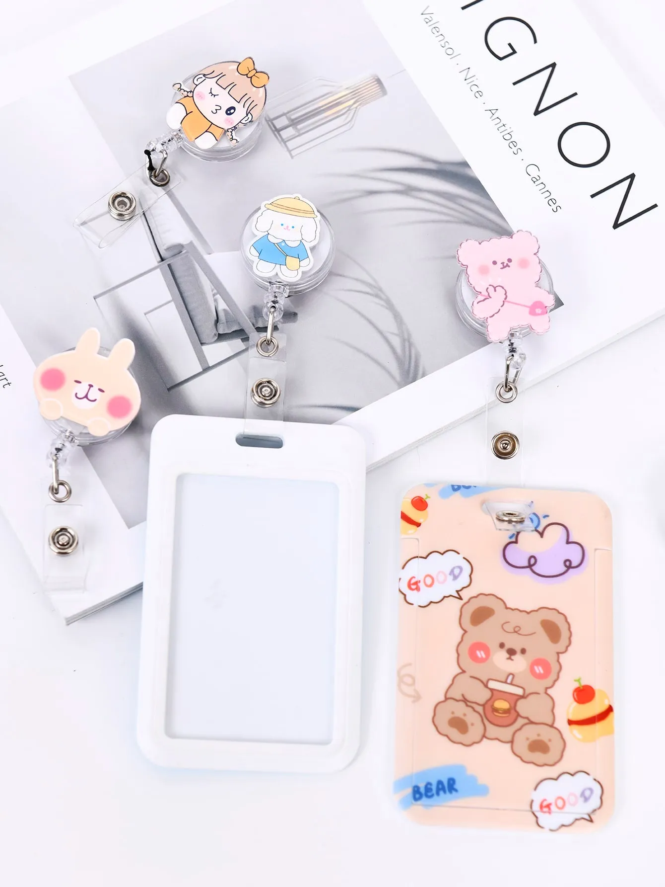 1pc Cartoon Graphic Random Card Buckle