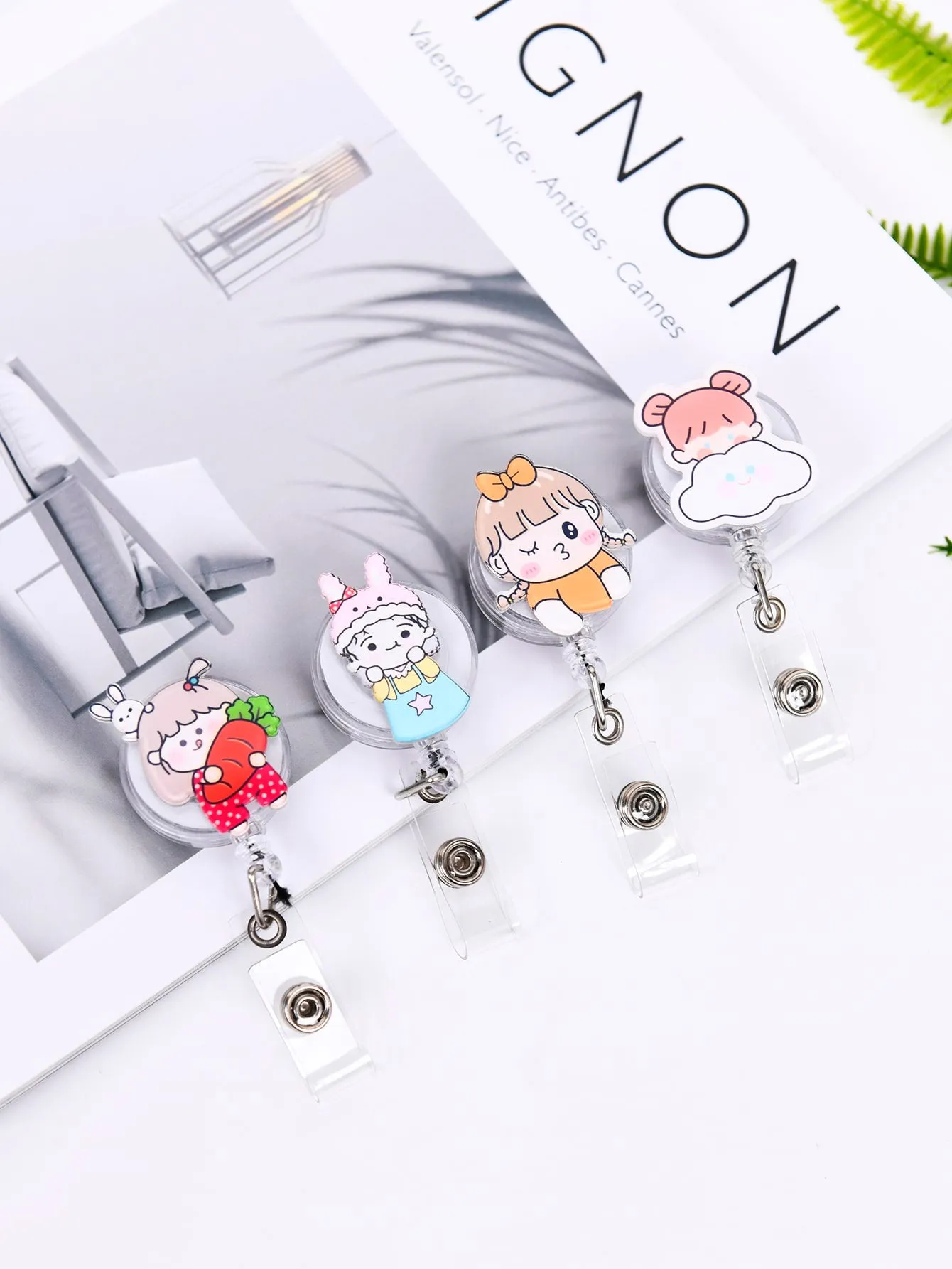 1pc Cartoon Graphic Random Card Buckle