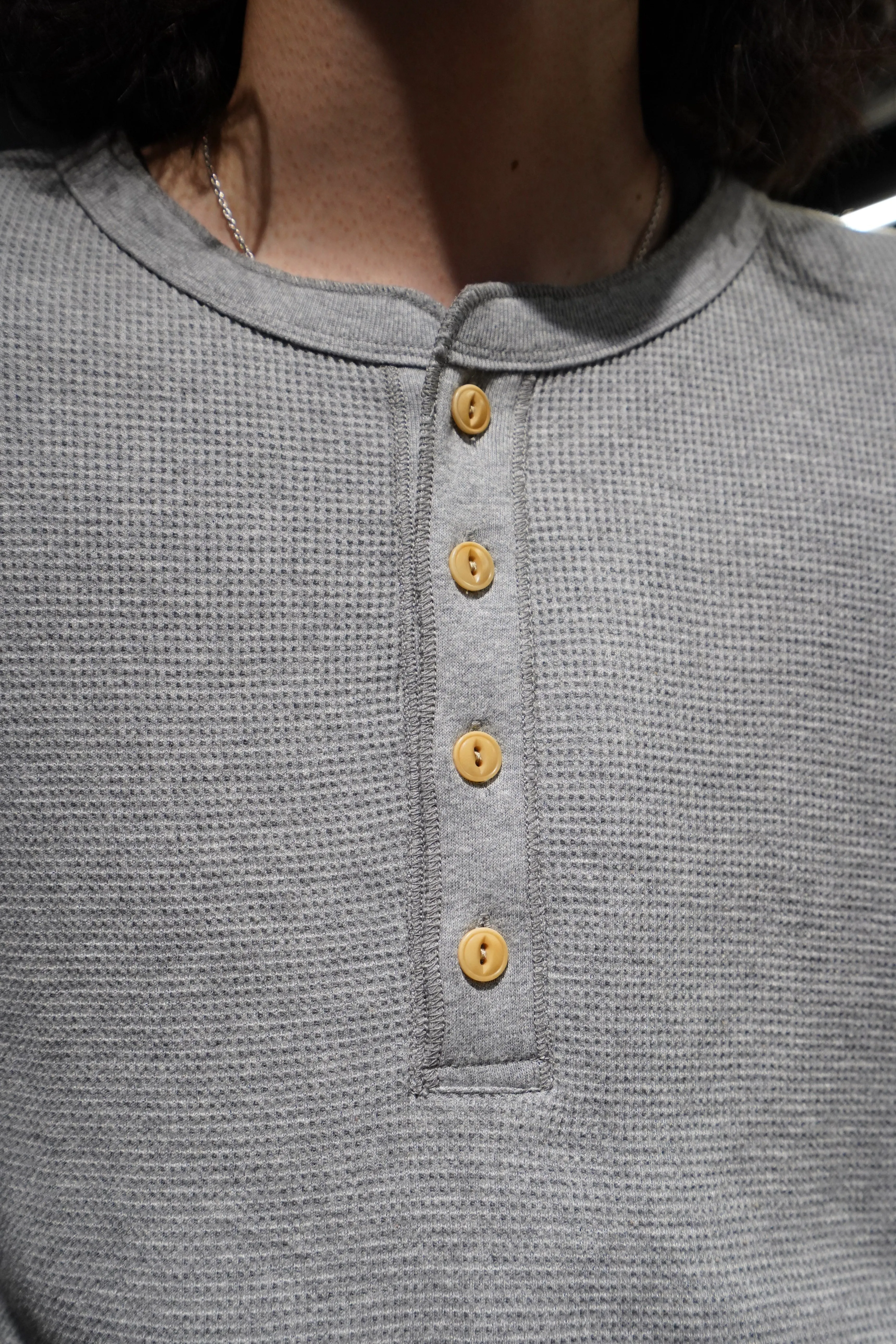 4B TIGHT WAFFLE LS (L.GRAY)(EXCLUSIVE)